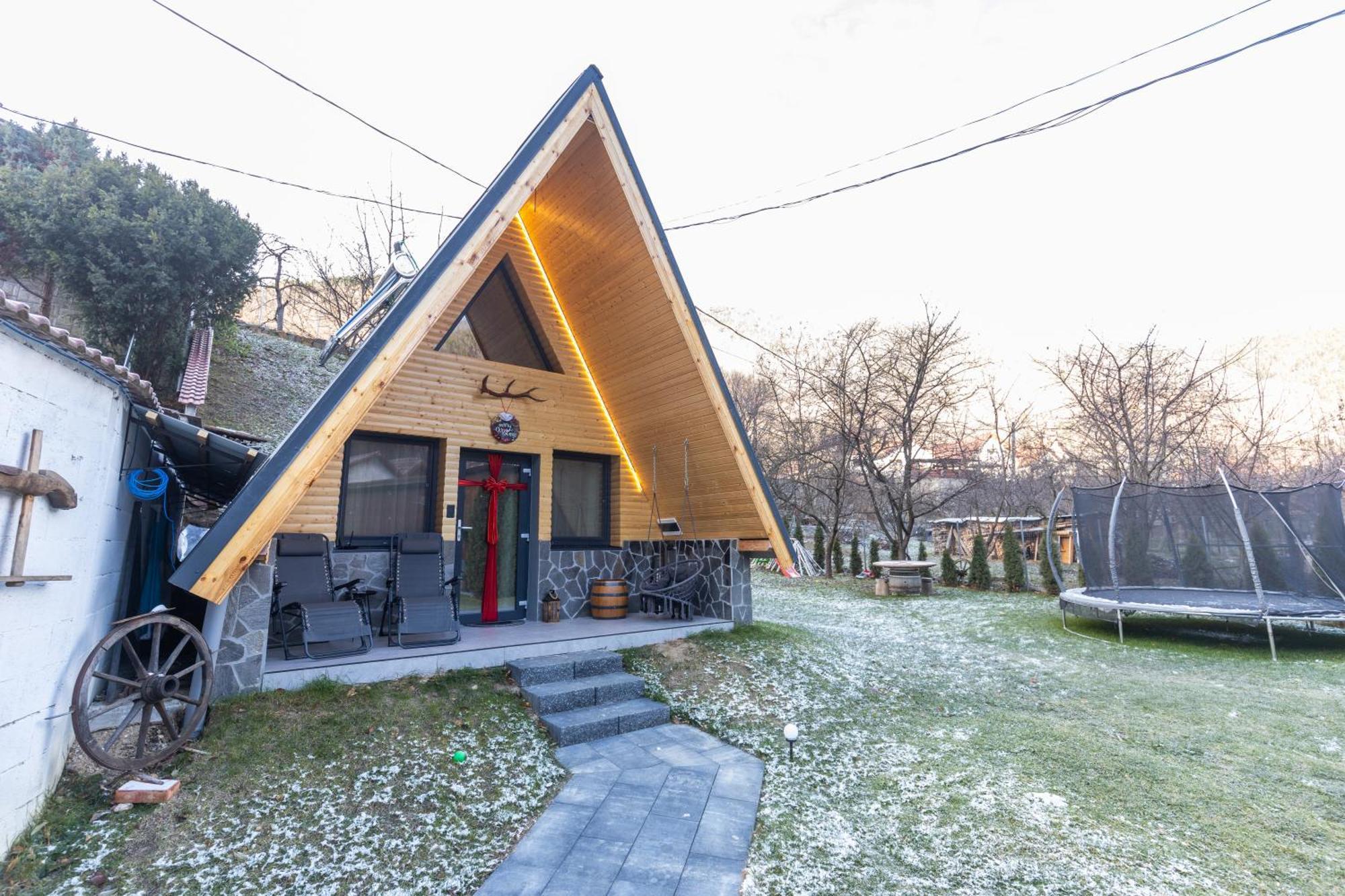 Martinie Pensiunea Casa Iulia A-Frame מראה חיצוני תמונה